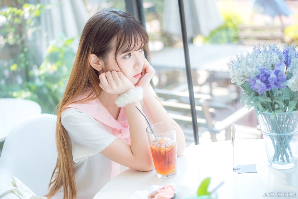 我们都曾付出真心，以不同的方式。我们只是当时理解不了彼此，谁也不欠谁，爱情无需缅怀。你是那些年月里最烈的酒，我是真的认真醉过。